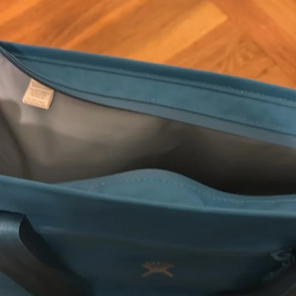 Hydroflask insulated large tote - Picture 5 of 5